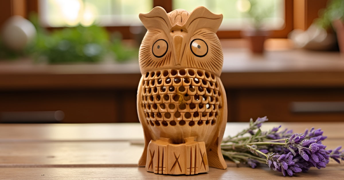 Hand‑Carved Cedar Wood Owl – Undercut Family Design & Aromatic Natural Finish